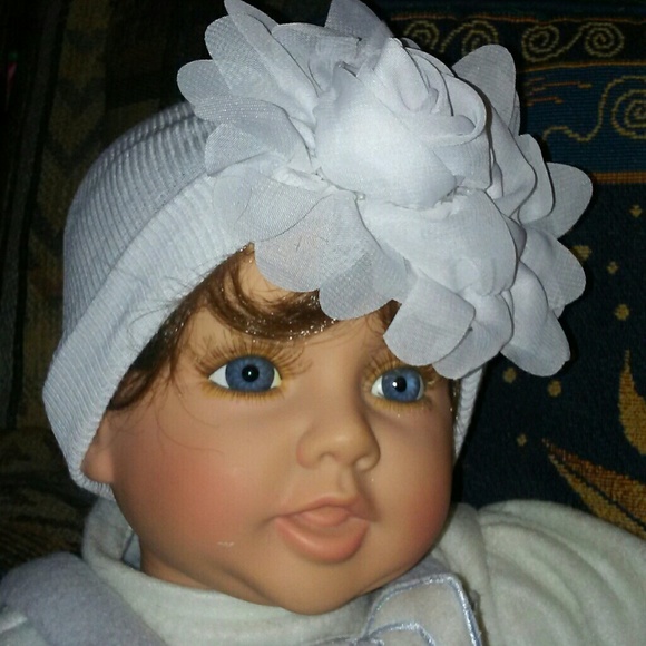 Silky white flower knit baby/toddler hat - Picture 2 of 6